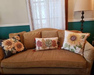 VINTAGE SOFA AND PILLOWS