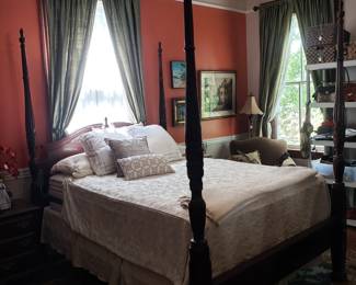 QUEEN SIZE 4 POSTER BED