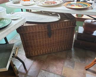 LARGE WICKER TRUNK