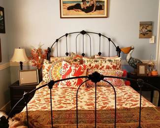 ANTIQUE METAL FULL SIZE BED AND POTTERY BARN LINENS