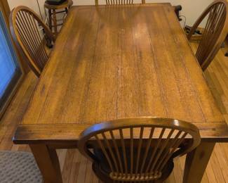 SOLID WOOD KITCHEN TABLE $50 AND CHAIRS $15 EACH- TOTAL FOR TABLE AND 4 CHAIRS AS A SET $100($10DISCOUNT)