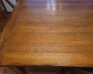 SOLID WOOD KITCHEN TABLE $50 AND CHAIRS $15 EACH- TOTAL FOR TABLE AND 4 CHAIRS AS A SET $100($10DISCOUNT)