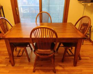 SOLID WOOD KITCHEN TABLE $50 AND CHAIRS $15 EACH- TOTAL FOR TABLE AND 4 CHAIRS AS A SET $100($10DISCOUNT)