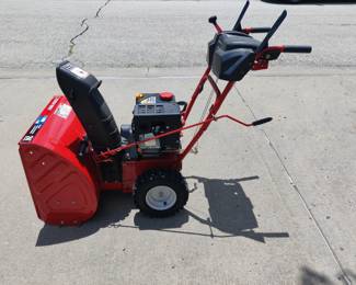 TROY-BILT STORM 2410 24" SNOW THROWER/BLOWER SELLS NEW OVER $1,000 OUR PRICE $300