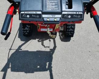 TROY-BILT STORM 2410 24" SNOW THROWER/BLOWER SELLS NEW OVER $1,000 OUR PRICE $300