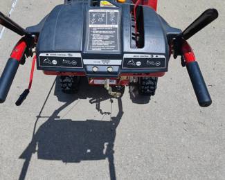 TROY-BILT STORM 2410 24" SNOW THROWER/BLOWER SELLS NEW OVER $1,000 OUR PRICE $300