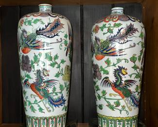 Pair of Fine Chinese Porcelain Vases, 20th Century 