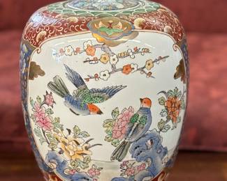 Hand Painted Antique REplica 19th Century Ming Artesian Jar w Lid - Made in China