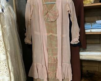 Beautiful Vintage Dresses, robes,  slips, skirts. gloves, lace, scarves, hats.