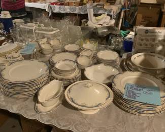 Syracuse set of dishes