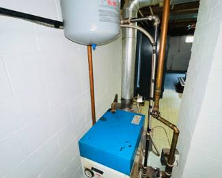 4885 Brook Drive $150,000.
3 Bed: 2 Bath 1958 Ranch w/ Detached 2 Car Garage.