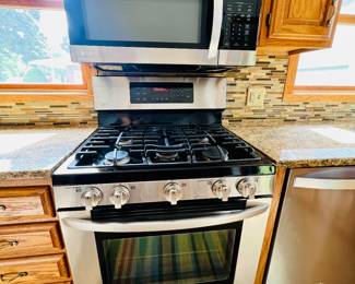 4885 Brook Drive $150,000.
3 Bed: 2 Bath 1958 Ranch w/ Detached 2 Car Garage.