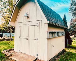 4885 Brook Drive $150,000.
3 Bed: 2 Bath 1958 Ranch w/ Detached 2 Car Garage.