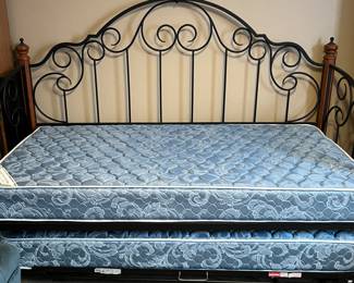 Trundle Bed w 2 Mattresses