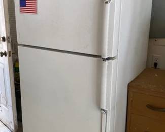 General Electric Refrigerator Freezer Unit 