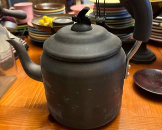 Irish Teapot with honeybee lid