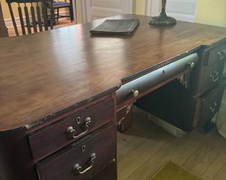 Another desk owned by Ernst Alexanderson in which is pictured in news articles. 