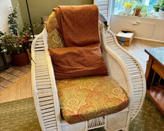 Has side table that matches