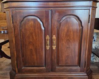 Floor cabinet