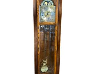 $280 USD     Vintage Howard Miller Grandfather Clock EK221-148    Tick tock, this Howard Miller Grandfather Clock is a timeless addition to any home. With its intricate design and stately presence, it's sure to be a conversation starter. Keep track of time in style with this elegant piece of decor.

Dimensions: 19 x 10 X 77"H

Condition: Good Condition.

Local pick up Merrifield, VA.  Please contact us for shipper suggestions.     https://goodbyhello.com/products/copy-of-brass-fire-pit-open-oven-classic-brazier-w-openwork-lid-shovel-ek221-147?_pos=14&_sid=79946e5dc&_ss=r