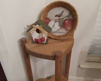 Wood farmhouse stand with Apple decor