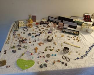 Costume jewelry, Auburn jewelry