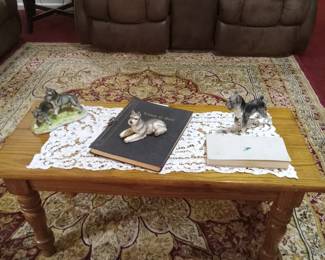 Wood bench, large Indian rug, porcelain