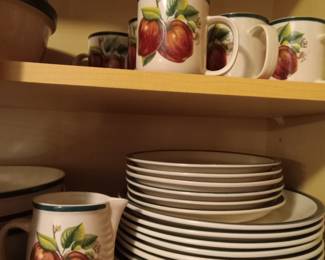 Apple motif dinnerware