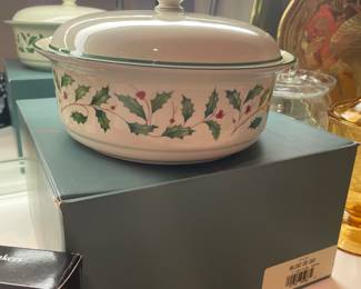 Lenox Holiday covered casserole dish