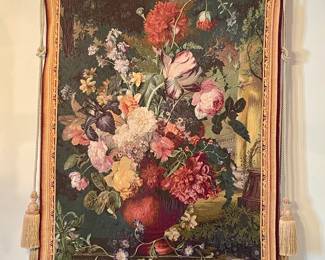 Wall tapestry with tassels