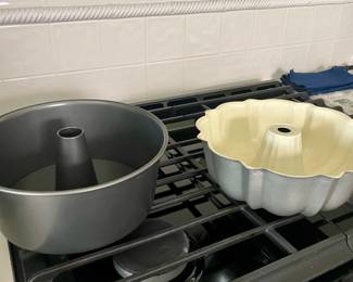 Cake pans
