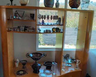 Beautiful Italian made display cabinet (glass shelves are included but not photographed)