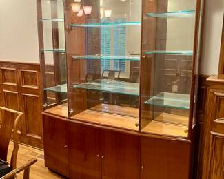Henredon “Triomphe” lighted display cabinet