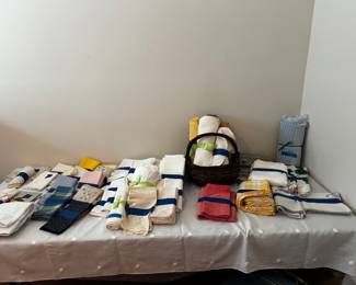 Placemats, Napkins & Tablecloths 