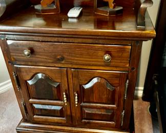 Ethan Allen Old Tavern Night Stand Side Table