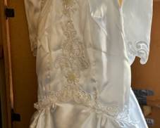 Mermaid wedding dress with long train, size 2 