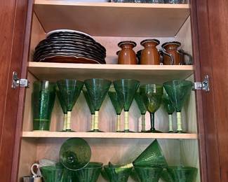 Kitchenware: cups, plates, bowls