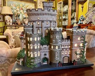 Dept. 56 Historical Landmark Series Collectible  Lighted Windsor Castle 