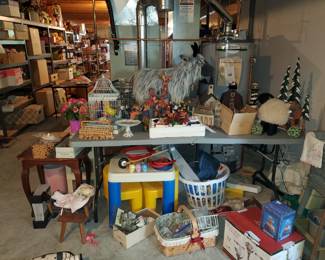 Kids table (2) chairs