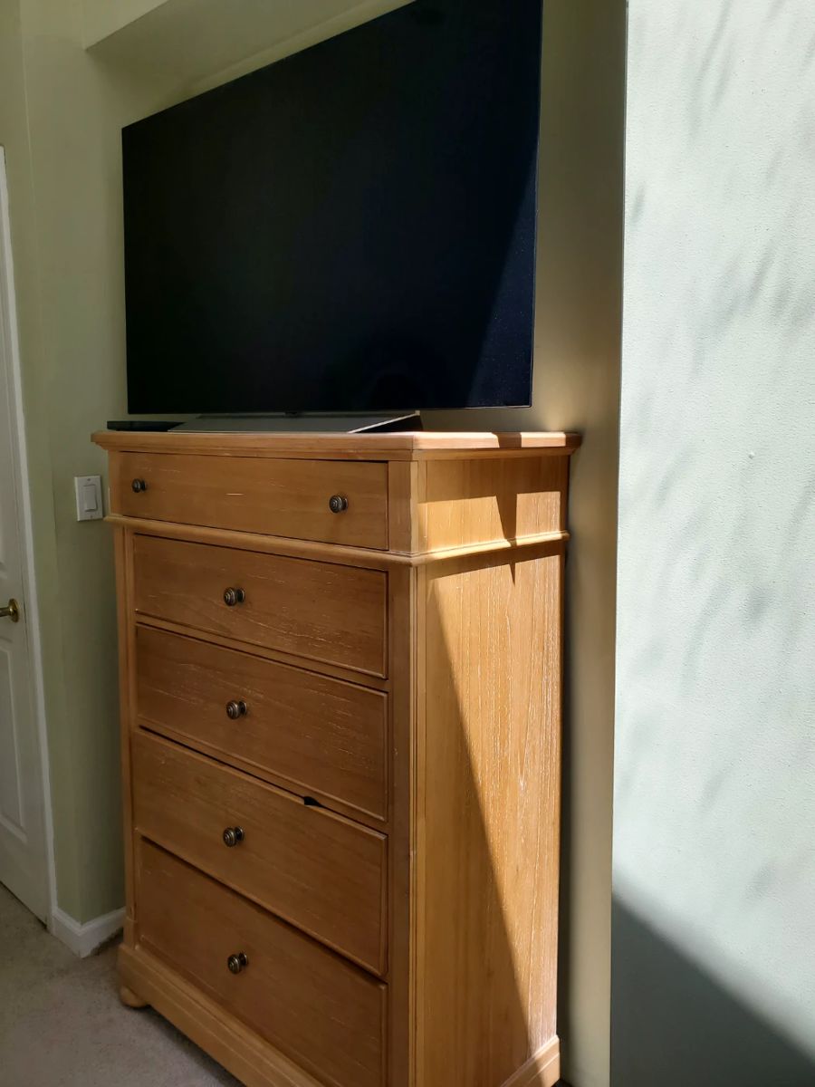 ALIXS TAG SALES IN DIX HILLS in Dix Hills, NY starts on 6/8/2024