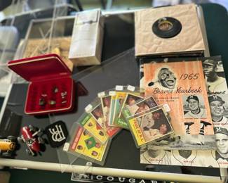 1963 Topps baseball cards, including Hank Aaron, Willie Mayes, Al Kaline, 2 1960s Milwaukee Braves programs