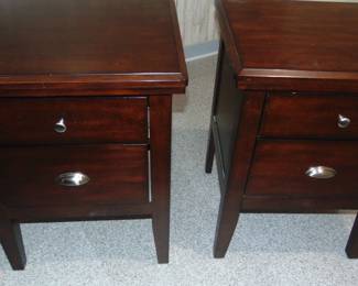 2 matching nightstands