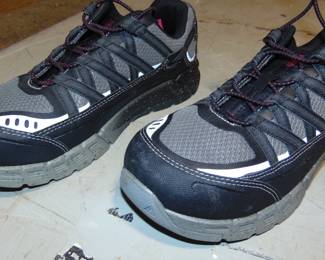 Keen Steel toed shoes  size 9