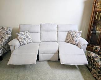 Laz-Z-boy Dual Electric Recliner with USB