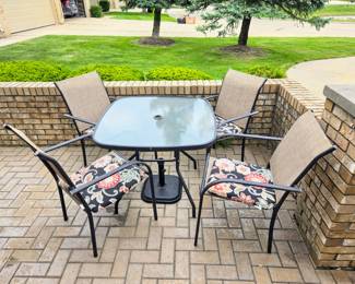 6 Piece Patio Furniture, Table, 4 Chairs and Umbrella