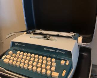 CORONA TYPEWRITER ~Vintage