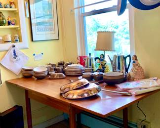 Danish/marked Denmark MCM side fold teakwood table. Excellent condition, pot hanger