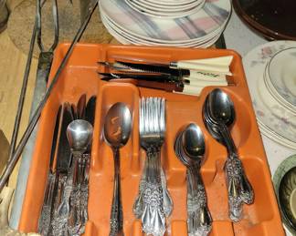 Flatware set
