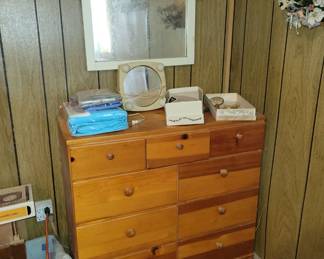 Pine chest of drawers