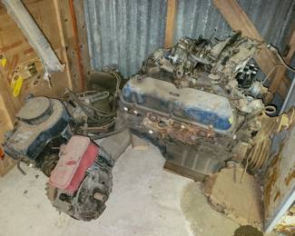 Ford motor, either a 289 or 302. Other vintage Ford parts are available